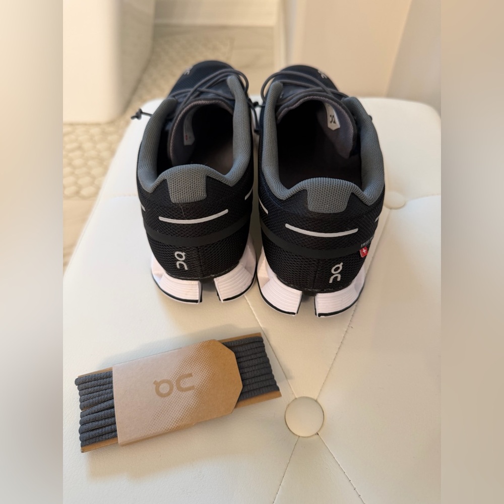 New On Cloud 5 running shoes - Picture 3 of 6